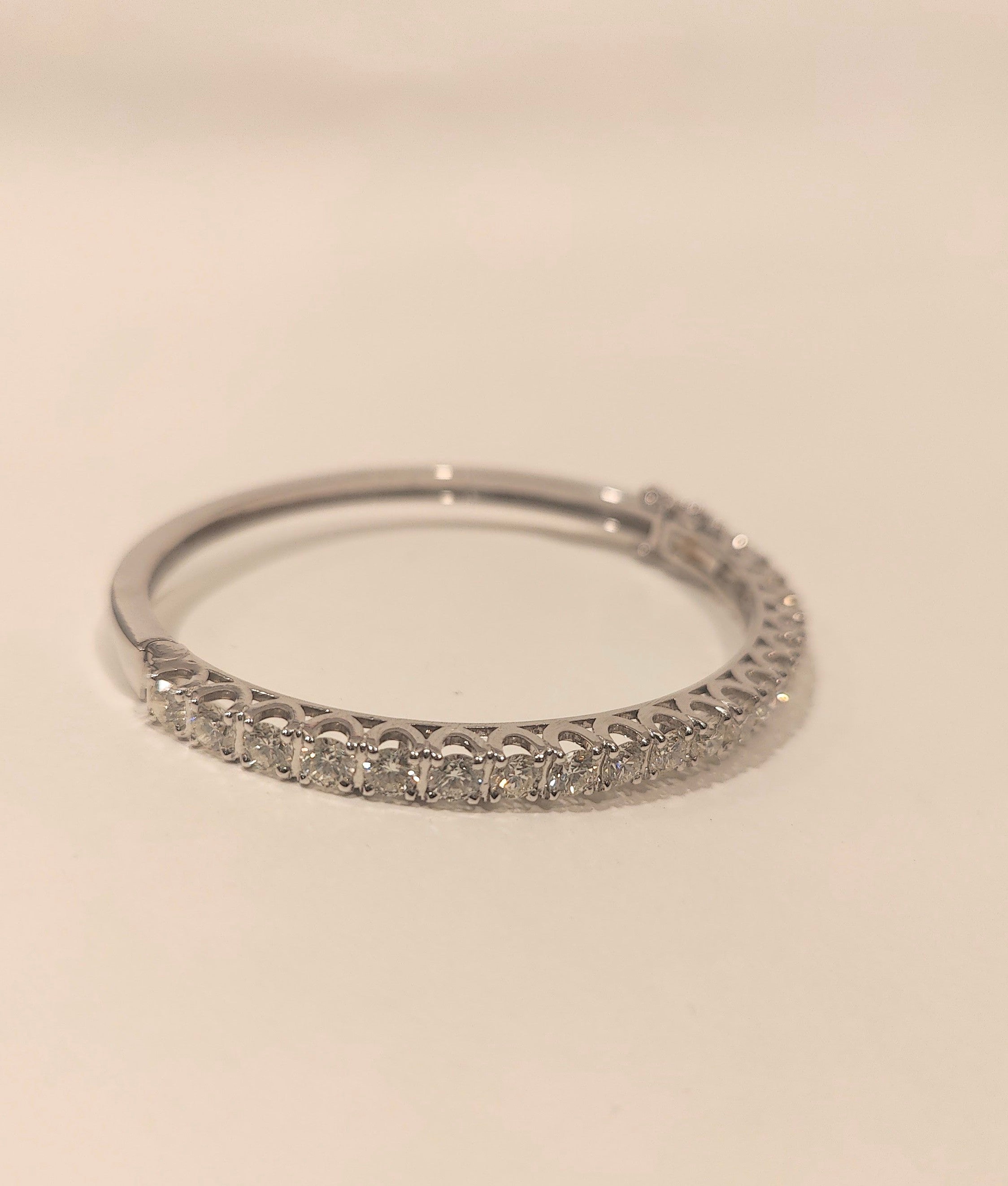 Half Tennis Bangle Round Diamonds