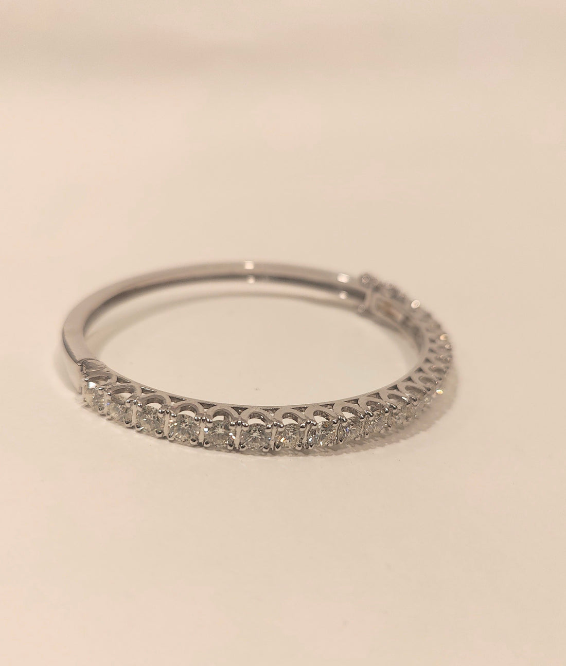 Half Tennis Bangle Round Diamonds